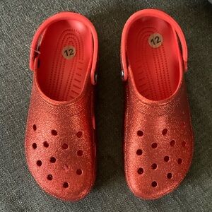 New pair of men’s classic cherry red glitter clogs 12